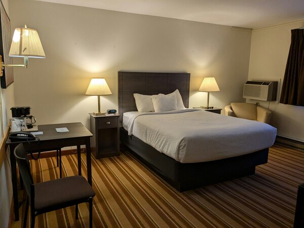 1 Queen Bed Exterior Access Non Smoking Photo 1