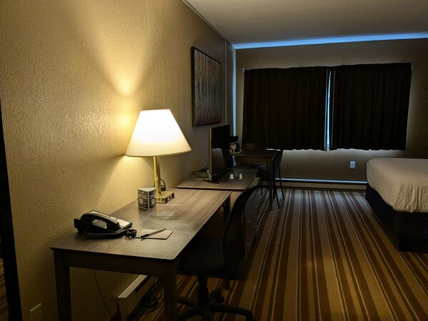 2 Queen Beds, Accessible with Exterior Access, Non-Smoking Photo 2